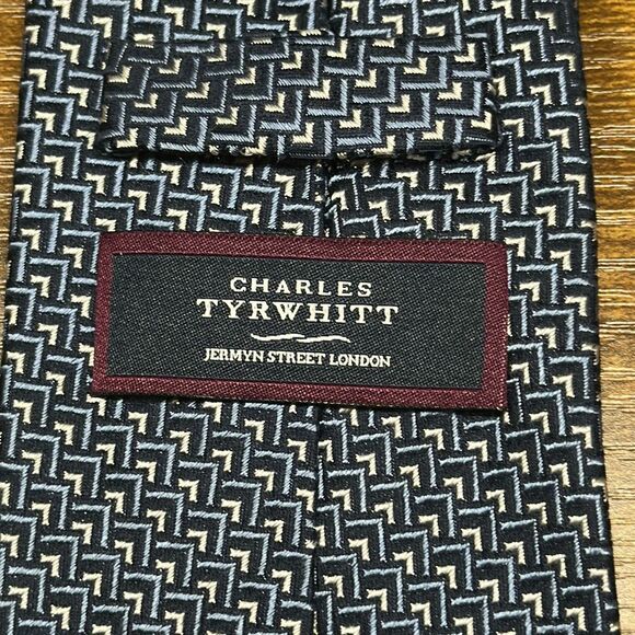Charles Tyrwhitt  Bundle of 2 Geometric Striped 100% Silk Tie Made in Italy Neck - Picture 2 of 6